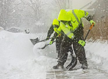 snow-and-ice-removal-services-per-inch-contracts-640x360[1]